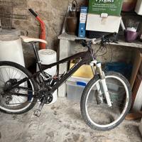 Bicicletta da mountain bike