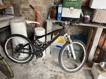 Bicicletta da mountain bike