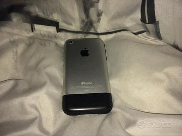 Iphone 2g grigio e uno nero