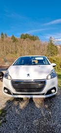 Peugeot  208 