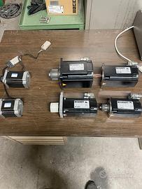 Motori brushless beckhoff e passo passo Sanmotion