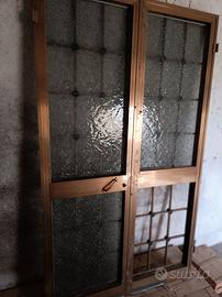 Porta in alluminio.