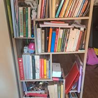 mobili in sospensione e libreria 