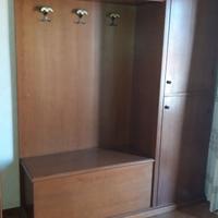 mobile con panca e attaccapanni