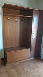 mobile con panca e attaccapanni