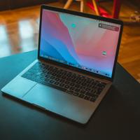 apple MacBook Pro 2020 i5 8gb