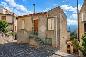 CASA SEMINDIPENDENTE A MONFORTE SAN GIORGIO