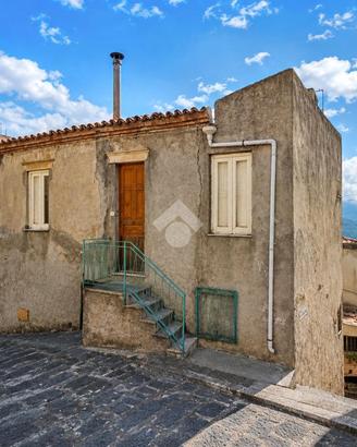 CASA SEMINDIPENDENTE A MONFORTE SAN GIORGIO