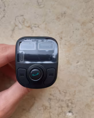 Caricabatterie/Trasmettitore Bluetooth per auto