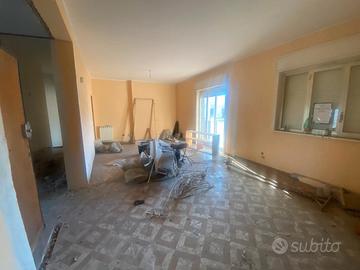 4,5 Vani S.Agata Battiati Centro/Via De Felice