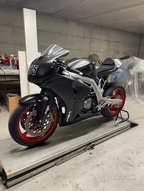 Suzuki SV 650 pronto pista