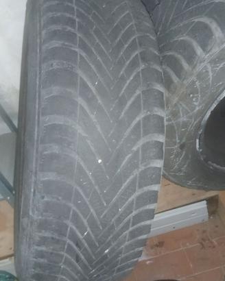 Pnumatici invernali con cerchi