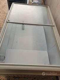 Vetrine e banchi refrigerati per gelati, surgelati