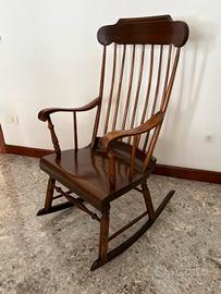 Sedia a dondolo in legno