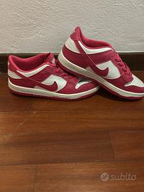 Nike SB Dunk Low rosa e bianche,