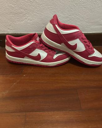 Nike SB Dunk Low rosa e bianche,