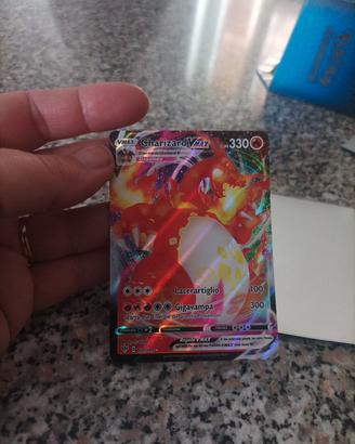 carta Pokemon Charizard VMax originale 