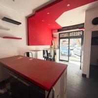 Locale commerciale con canna fumaria