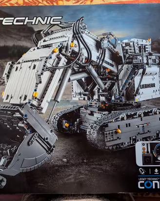 Lego Technic escavatore liebher R 9800