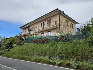 Lipomo - Porzione di villa bifamiliare composta da