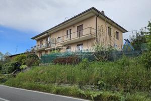 Lipomo - Porzione di villa bifamiliare composta da