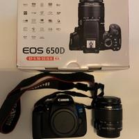 Fotocamera Canon EOS 650D con accessori