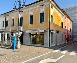 NEGOZIO A MONTEBELLUNA