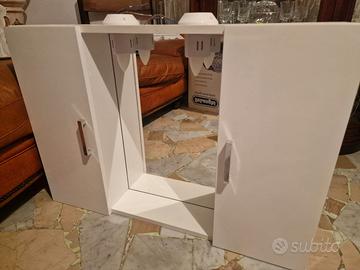 Mobile specchiera con faretti