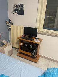 Postazione completa computer e mobiletto annesso