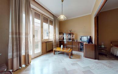 Intero stabile con Piano Terra e vano scala indipe