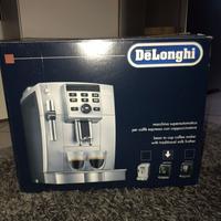 Macchina caffe DeLonghi ECAM23.125.B quasi nuova.