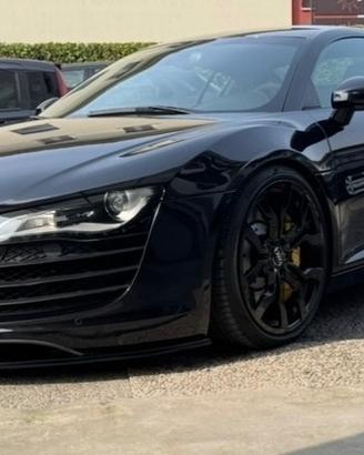 Audi R8 allestimento Full Carbonio
