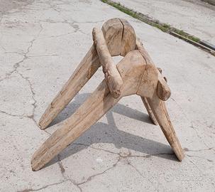 Antica sella in legno duro