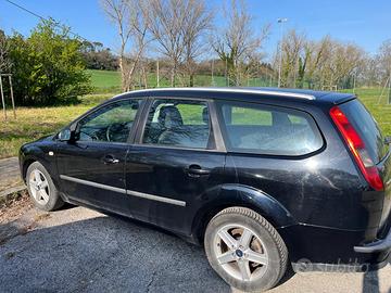 Ford Focus Station Wagon 1.6 tdi 90 CV