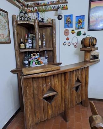 Vari mobili antichi