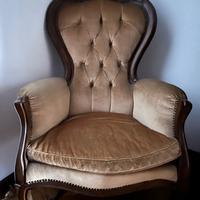 Poltrona in velluto color senape