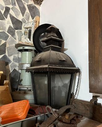 oggetti vintage, lampadari e altro