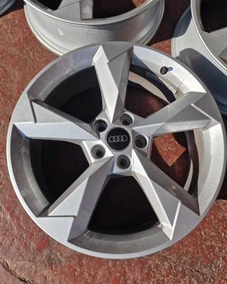 Cerchi originali Audi S-Line da 19”