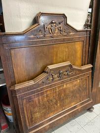 Letto antico in legno