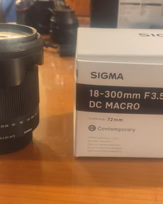 Sigma 18-300mm f/3.5-6.3 attacco Nikon