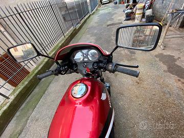 Honda vf400f