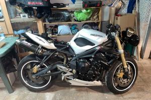 Triumph street triple 675 incidentata