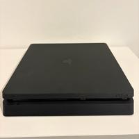 Playstation 4 slim 500 gb + 2 controller