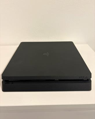 Playstation 4 slim 500 gb + 2 controller