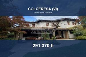 Immobile in asta di 631 m² con box auto a Colceres