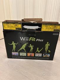 Wii balance board nera + gioco WII FIT plus nuova