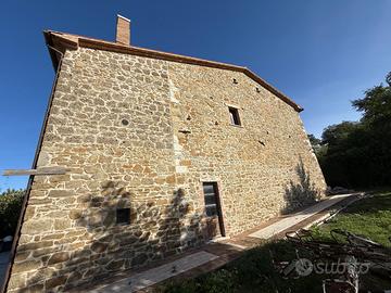 Casale piu terreno e piscina terme di Saturnia