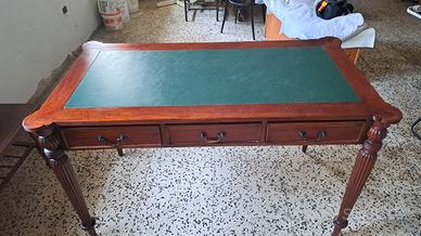 Scrivania in legno con 2 sedie vintage