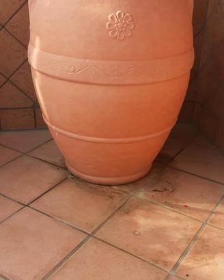 Coppia di anfore in vetroresina 