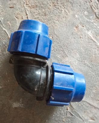 raccordo angolare per irrigazione 